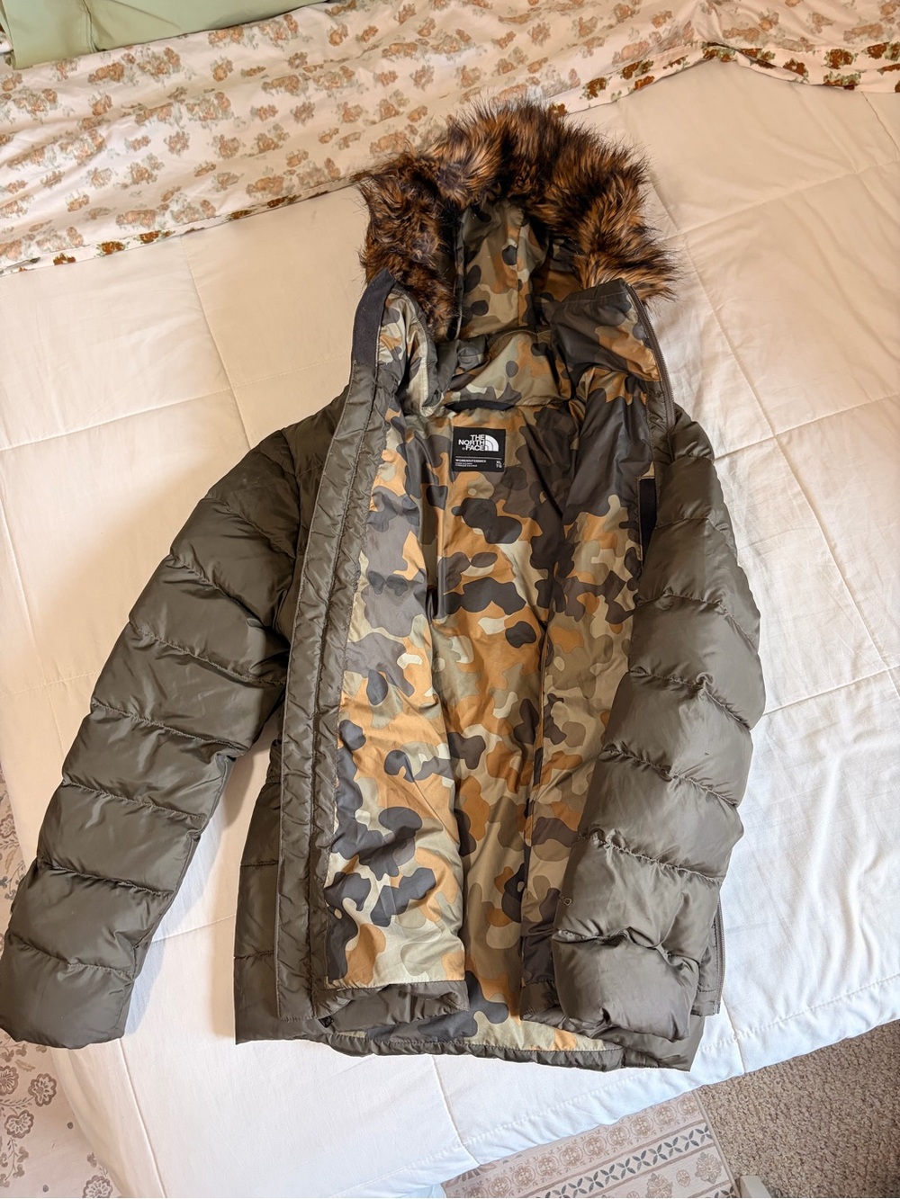 THE NORTH FACE WOMEN’S GREEN PUFFER JACKET